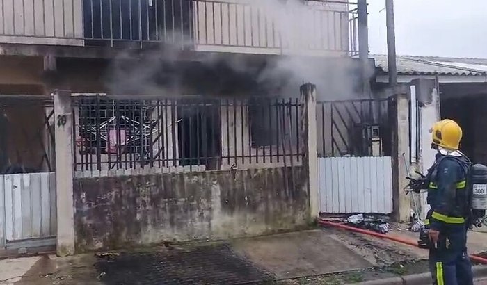 Ajude minha avó a reconstruir sua casa após incêndio