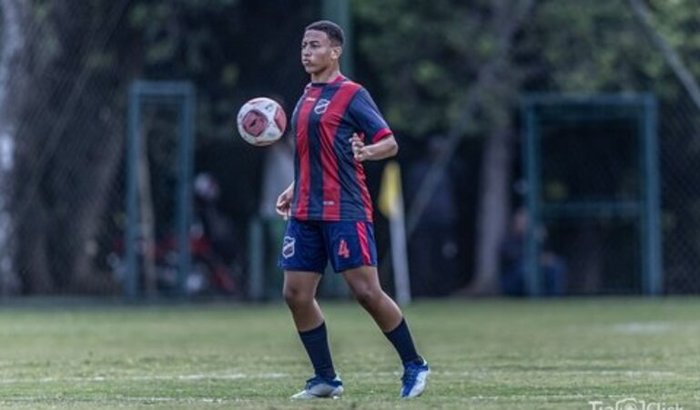 Ajude o Mateo a competir em um campeonato na Espanha.