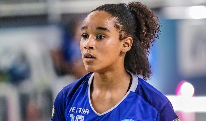 Apoie o futuro do handebol feminino: Ajude nossa atleta!