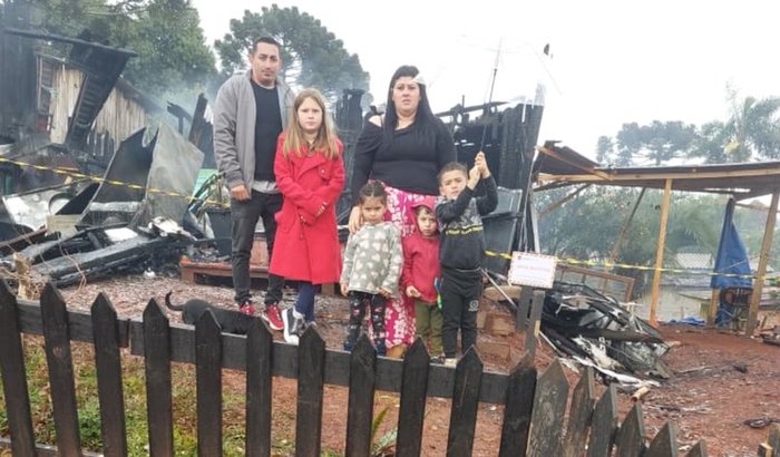 Ajude uma família que perdeu tudo em um incêndio