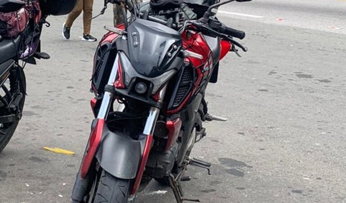 Conserto da moto de serviço