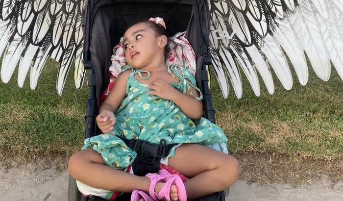 Ajudando a diamante Agatha Raabe