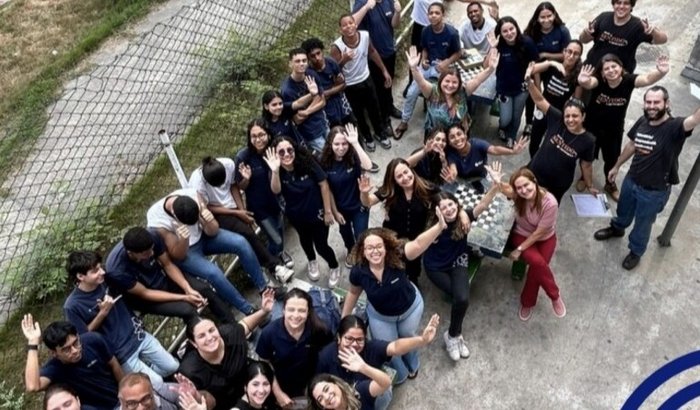 Tecnologia que Transforma: Apoie os Alunos do Colégio Maurício Azêdo!