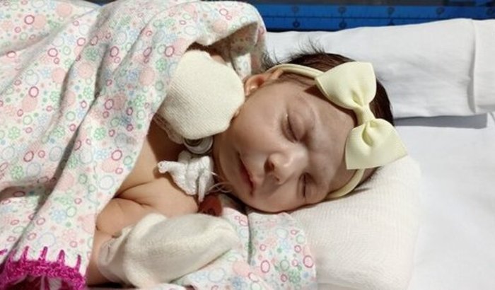 Ajude a pequena Vitória a vencer essa batalha.