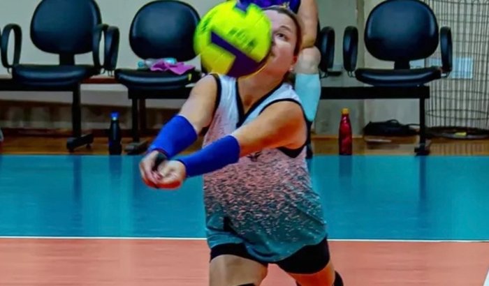 Ajude a realizar o sonho da Paulinha no vôlei!