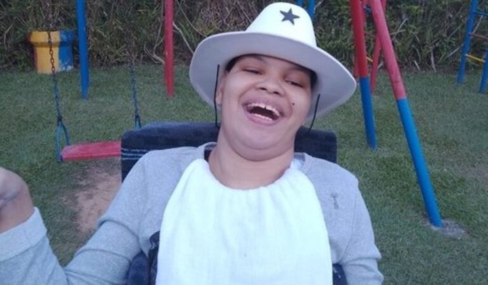 Cadeira adaptada da Chaiane