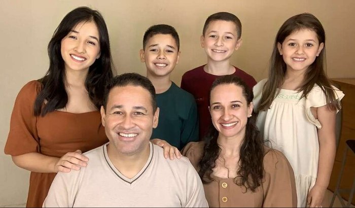 Uma Van para o Ministério da Família Welber Gomes