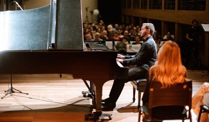 Ajude Mateus a estudar na Alemanha