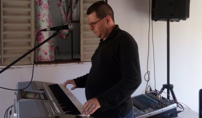 Teclas de Esperança – Apoie um músico 