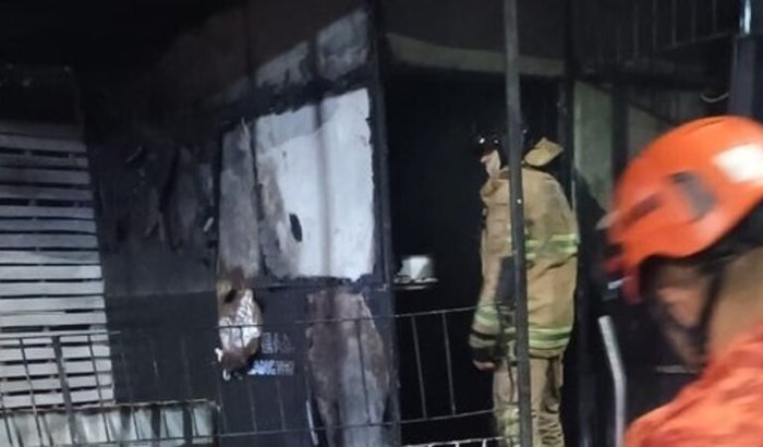 Ajuda para reconstruir o meu trailer que tacaram fogo