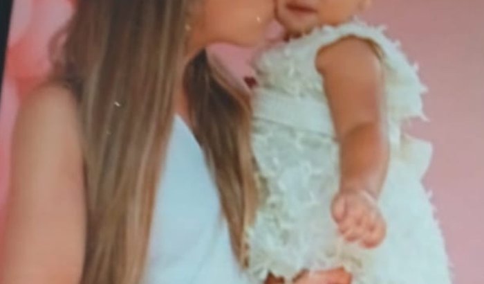 Ajuda mamãe e bebê 1 ano e 8 meses