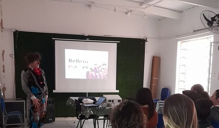 “Luz para as Reflexões – Um Projetor para Transformar Histórias”