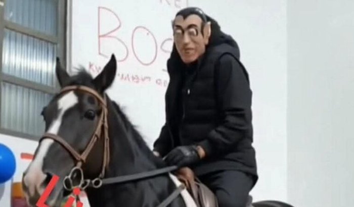 (Ajuda ) paga dívida da moto