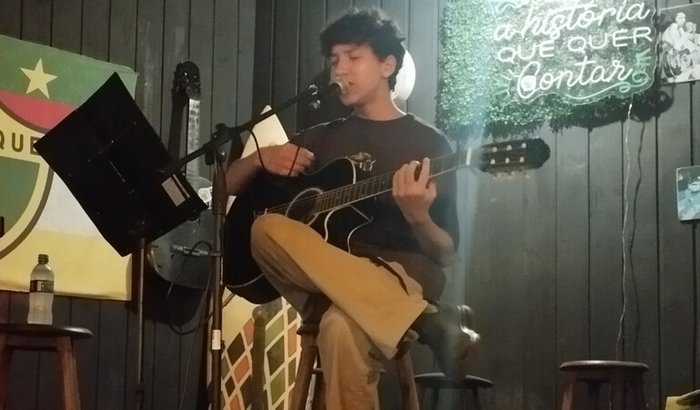 Gravação da música "Dó Maior" de Arthur Castro