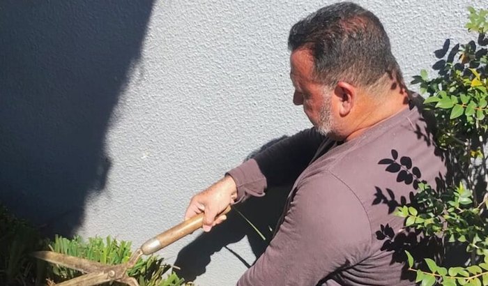 Ajude um jardineiro a recomeçar após assalto