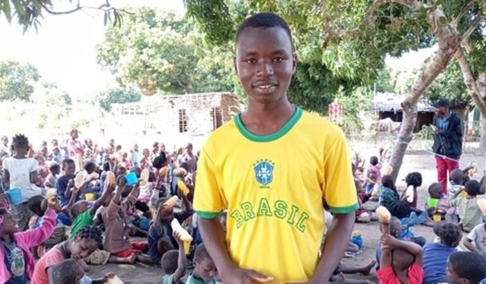 Nutrindo o espírito e corpo de 400 crianças em Moçambique