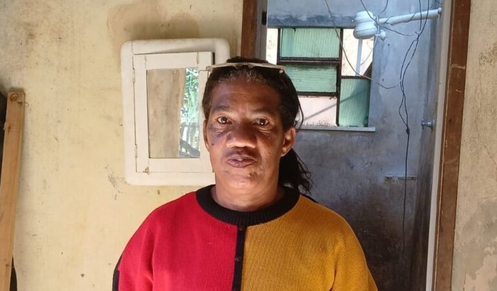 Ajudar senhora idosa Sandra Regina a reconstruir sua casa e a ter condições básicas de sobrevivência.