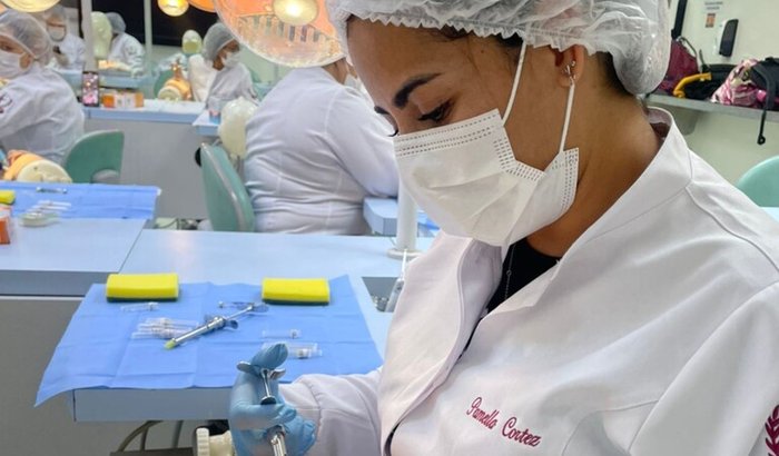 Realizando o sonho de ser dentista.