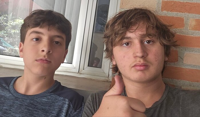 Ajude-nos a completar nosso livro.