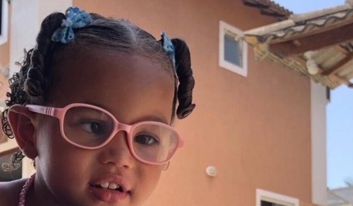 Ajude Maria Helena realizar a cirurgia de estrabismo