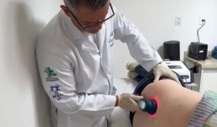 "Mãos que Fazem Beleza, Precisam de Ajuda - Cabeleireiro em Recuperação"