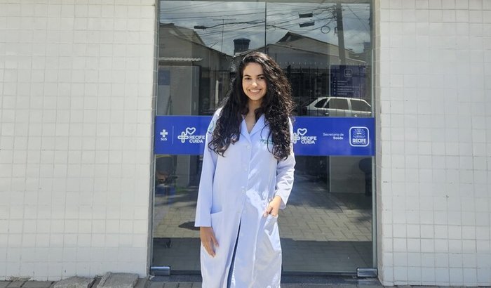 Ajude Nicole a se formar em Medicina