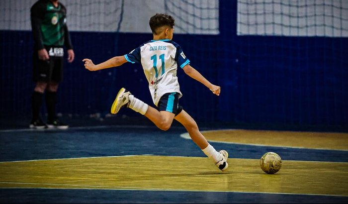 Ajudem o enzo ir para Barcelona,realizar sonho de ser jogador.