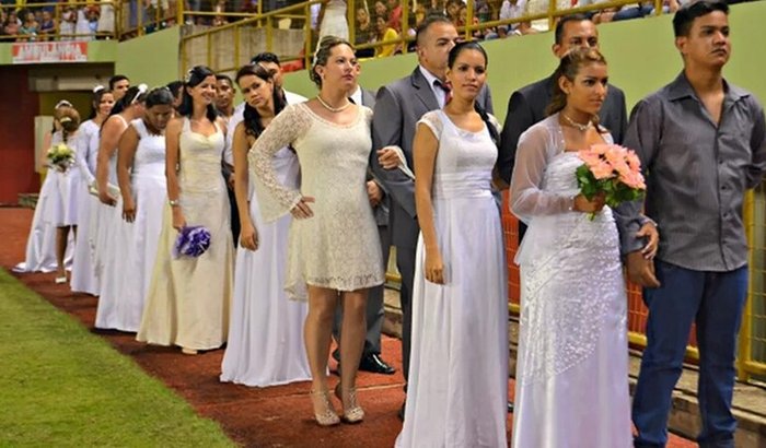 Ajude a Vestir os Noivos