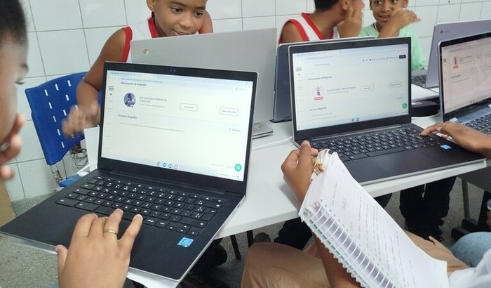 Ajude alunos a realizar o sonho de ter seu próprio livro