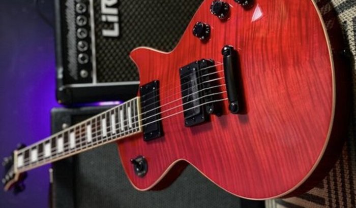 Ajuda para comprar minha primeira guitarra!