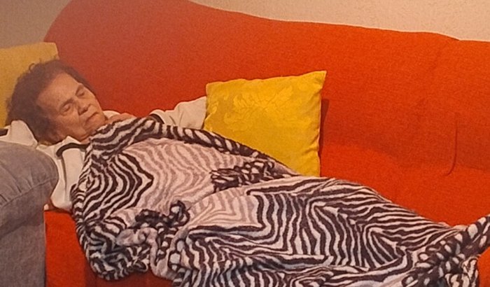 Ajude a vovó fazer cirurgia