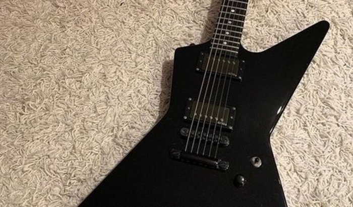 Me ajude a comprar uma guitarra 