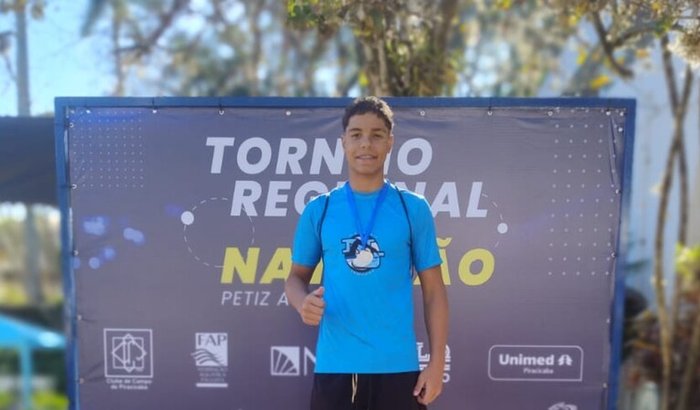 Ajude o atleta de natação Vitor Sales