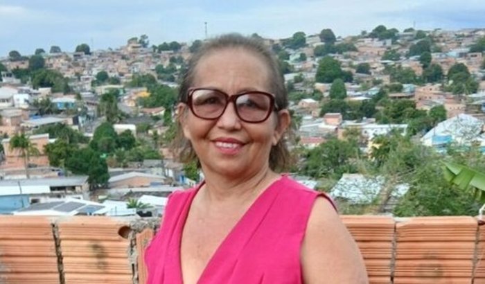 Ajude a Laura fazer os exame urgente