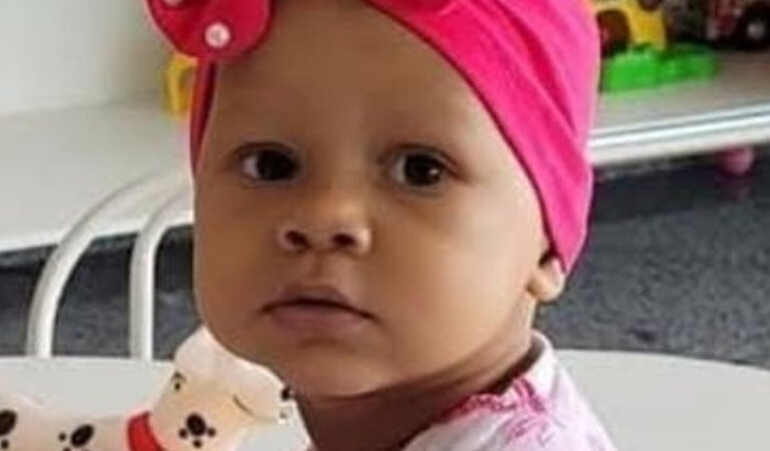 Ana Júlia tem leucemia precisa de seu apoio 