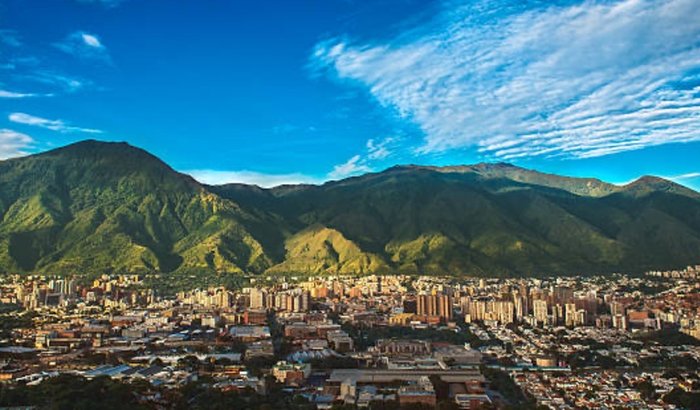 Ajuda à Nelly a voltar para casa 🇻🇪