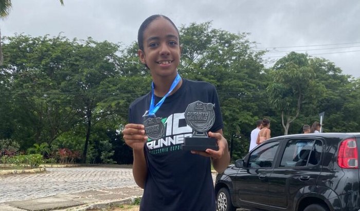 PRESENTE PARA A ATLETA ÁGHATA