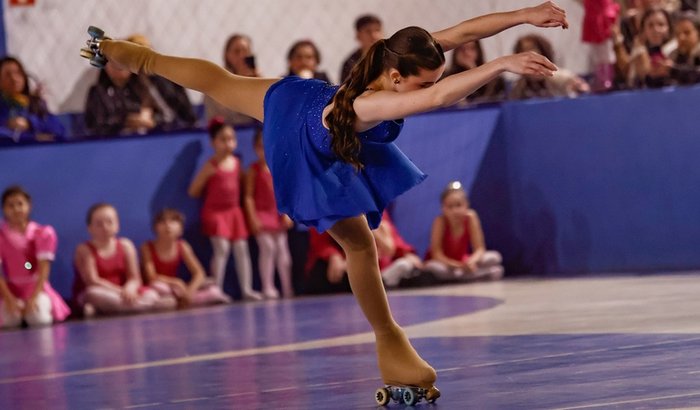 Ajude a Ana crescer na patinação artística!