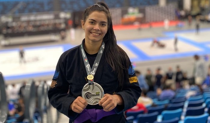 Me ajude a ser campeã mundial 