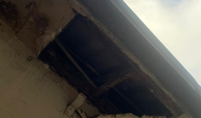 Reforma na casa da Dona Lúcia que corre risco de desabar