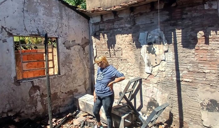 TUDO SE PERDEU NO INCÊNDIO, PRECISAMOS RECOMEÇAR