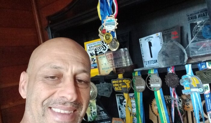 Em busca do título de campeão mundial de downhill de down hill