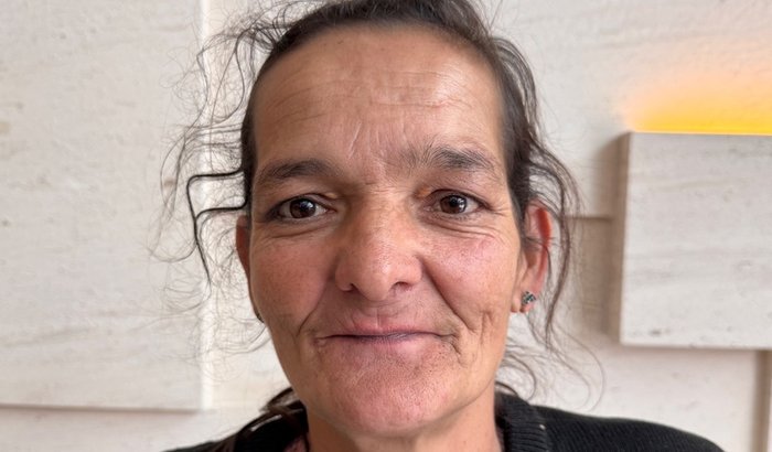 Ajude a Dona Elenir a pagar os exames para iniciar o tratamento de implantes dentários