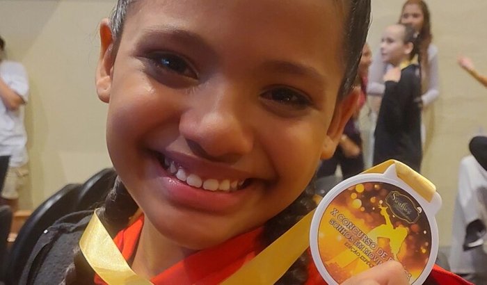 JUNTOS, PODEMOS LEVAR O TALENTO DE LÍVIA PARA O MAIOR PALCO DA DANÇA: O FESTIVAL DE JOINVILLE.