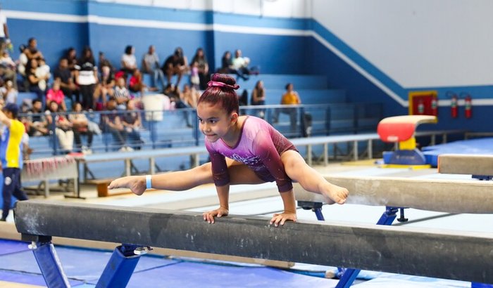  Me ajude a ir para meu primeiro Campeonato de Ginástica!