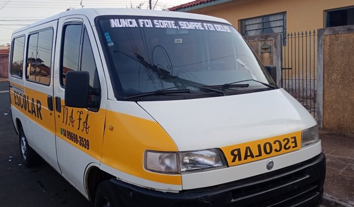 Ação solitária pra Tia Fa da Van Escolar