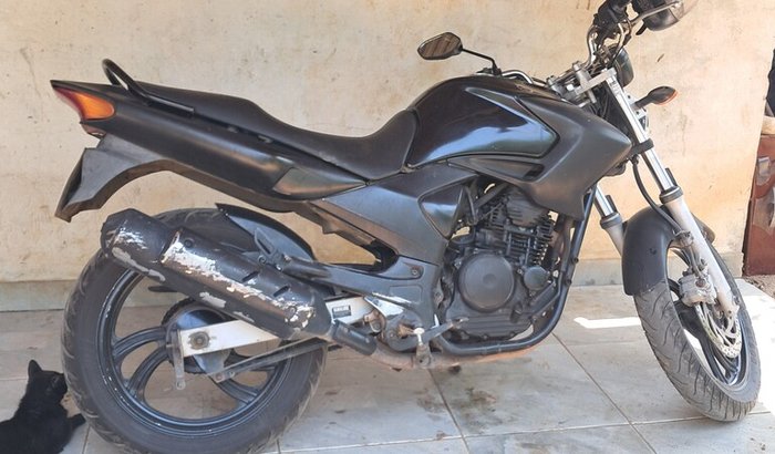 Ajuda para consertar a moto de trabalho