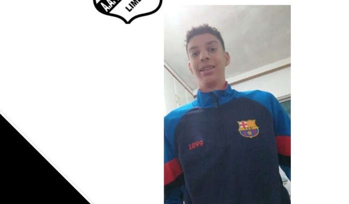 AJUDA PARA REALIZAR UM SONHO DE NOSSO NETO DE 16 ANOS,  QUE FOI CRIADO POR NÓS E ADORA FUTEBOL.