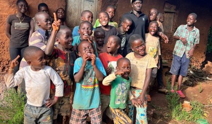 Ajuda para as crianças da Uganda