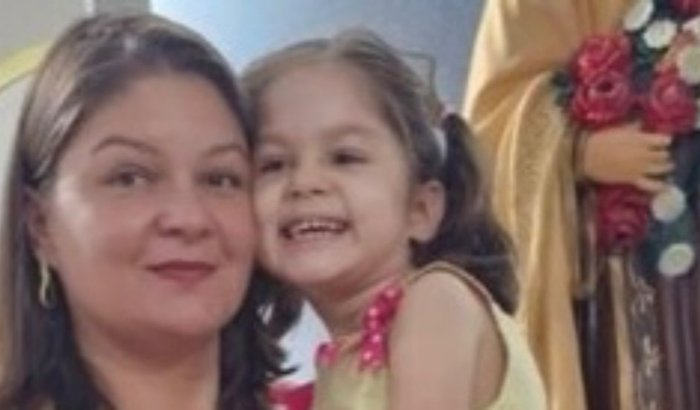 Helena perdeu sua mãezinha e quer andar, você pode ajudar?